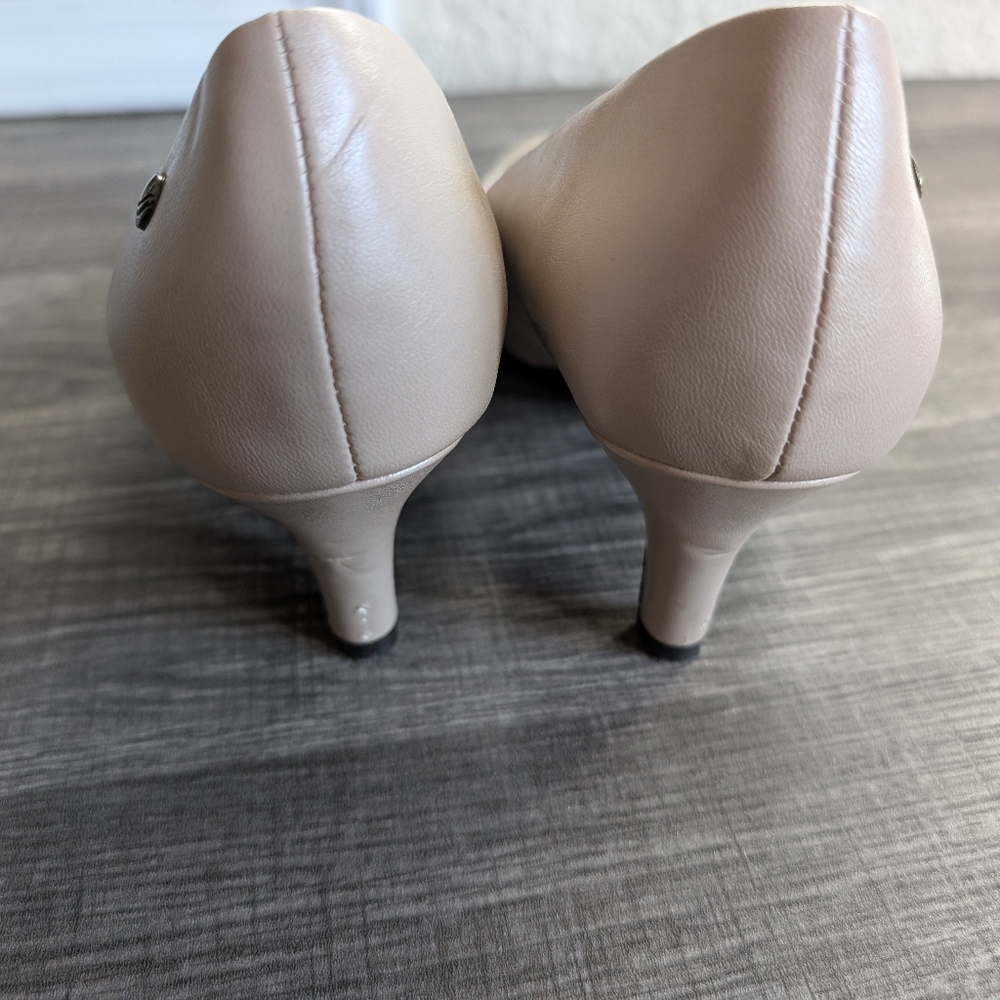 Life Stride Women's Size 8 Nude Heels - Picture 5 of 16